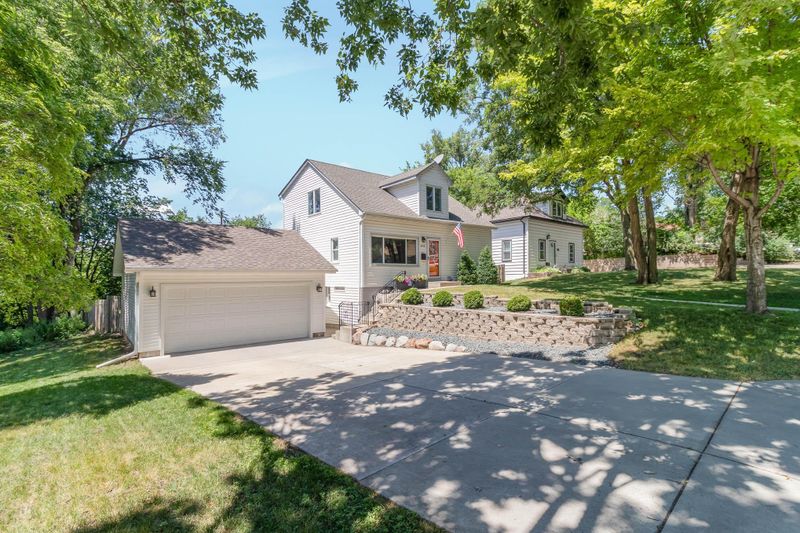 202 20th Ave N, Hopkins, MN 55343
