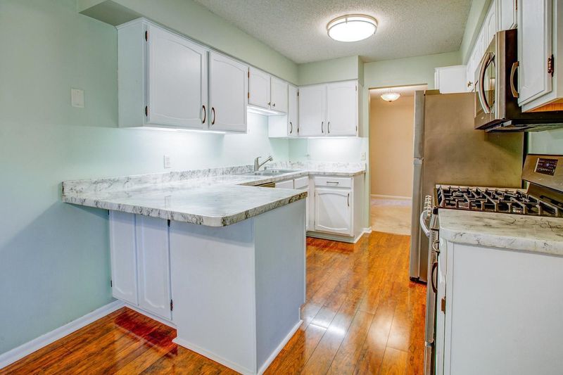 8433 Thomas Ct N, Brooklyn Park, MN 55444
