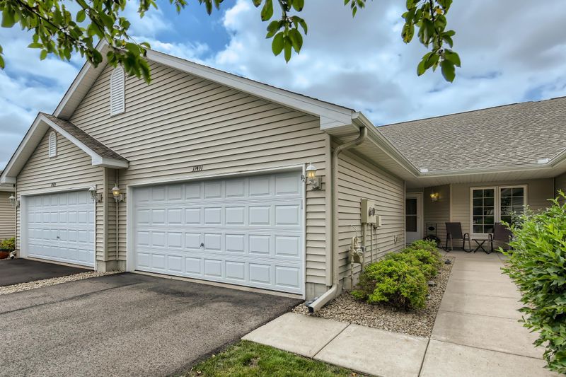 17491 Deerfield Dr SE, Prior Lake, MN 55372