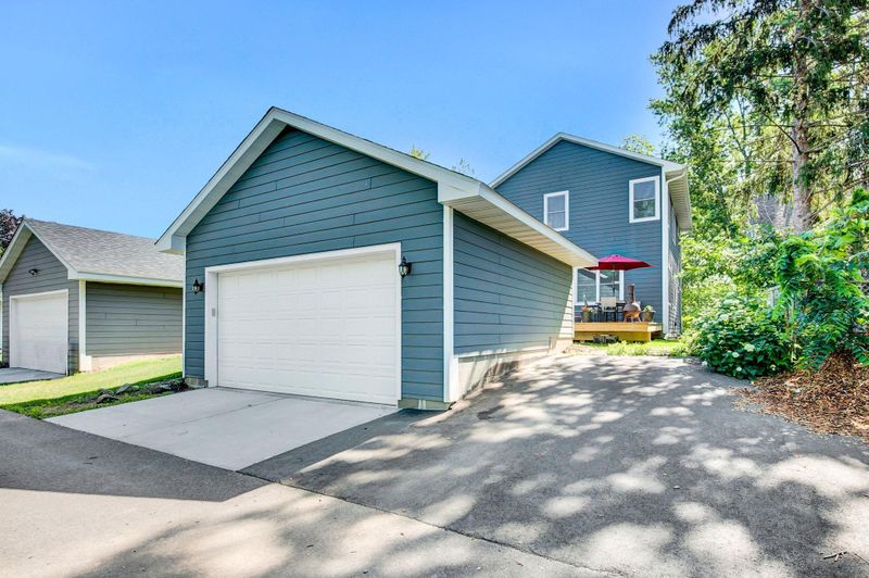 1821 Eustis St, Lauderdale, MN 55113