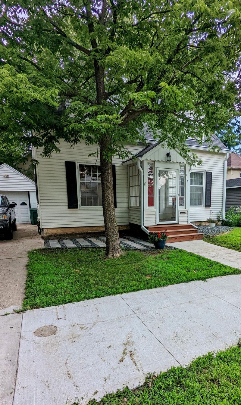 115 5th Ave NW, Faribault, MN 55021