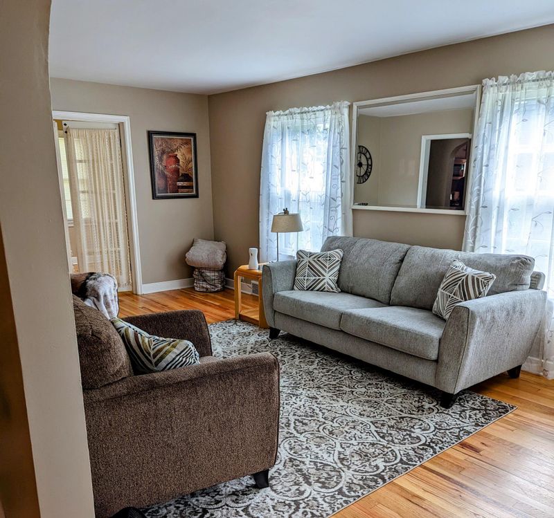 115 5th Ave NW, Faribault, MN 55021