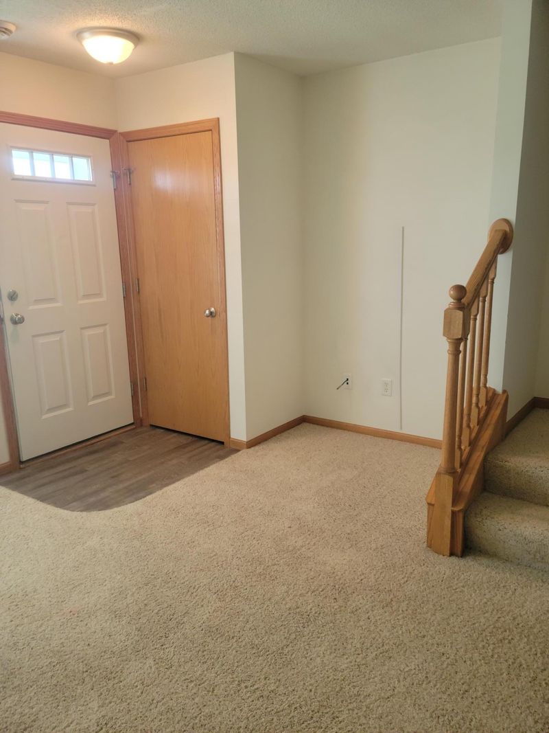 345 Roosevelt St S #G, Cambridge, MN 55008