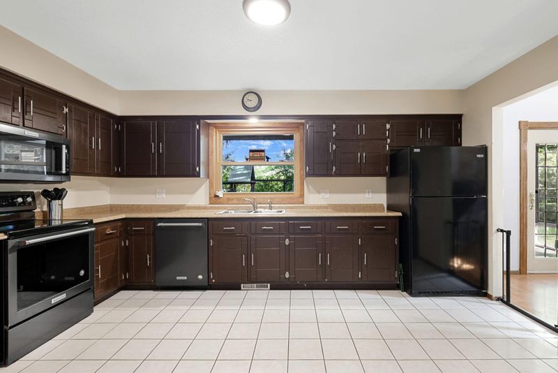 2258 Sioux Blvd, New Brighton, MN 55112