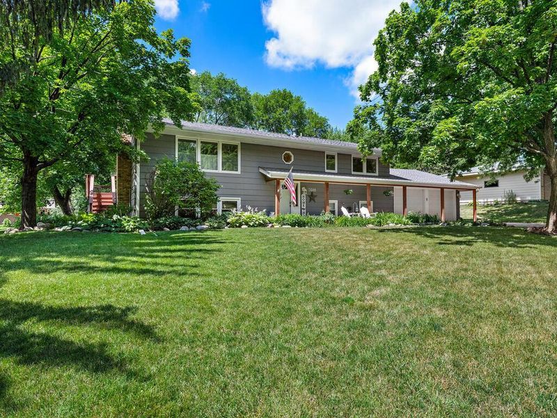 7608 Huron Ave, Chanhassen, MN 55317