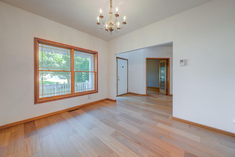 1765 Spinaker Dr, Woodbury, MN 55125