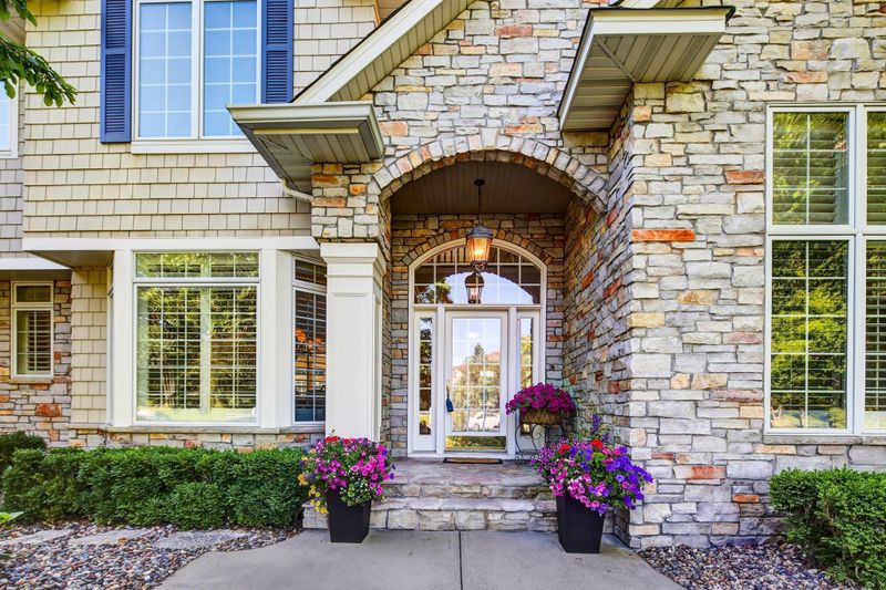 5 Charley Lake Ct, North Oaks, MN 55127