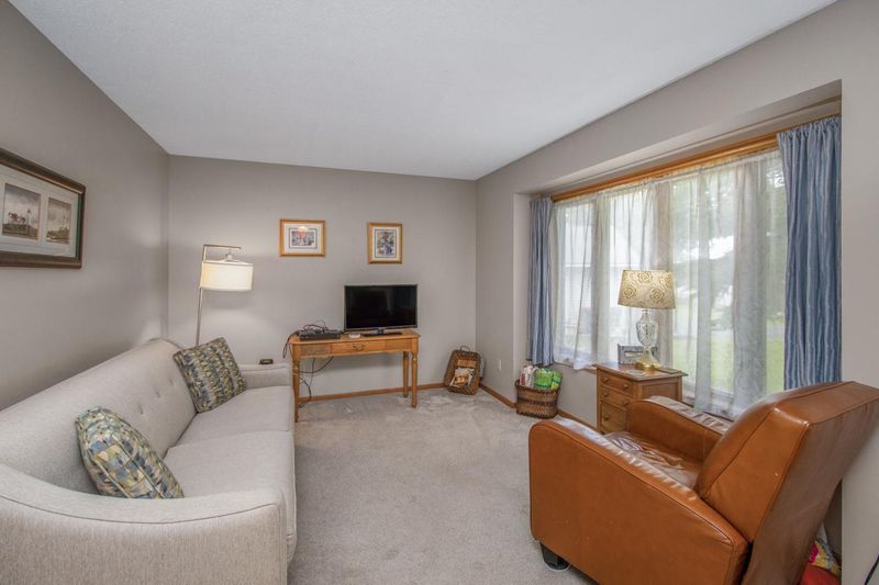 4406 Helena Rd N, Oakdale, MN 55128