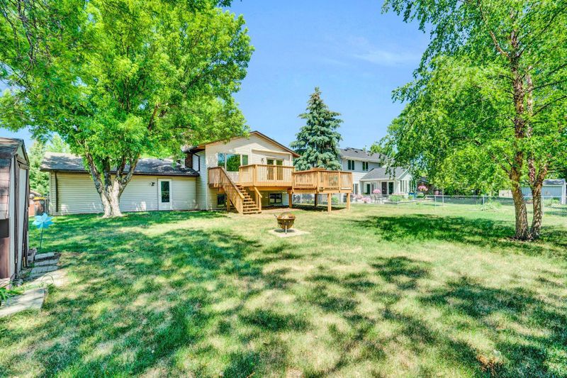 1709 James Ct, Burnsville, MN 55337