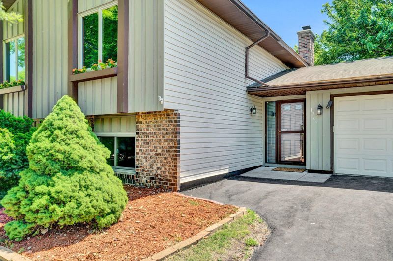 1709 James Ct, Burnsville, MN 55337