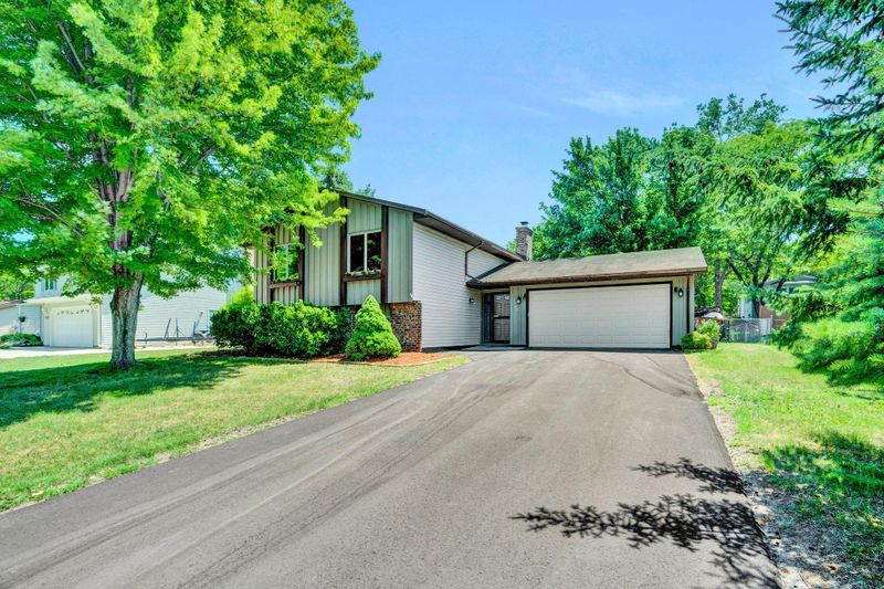 1709 James Ct, Burnsville, MN 55337