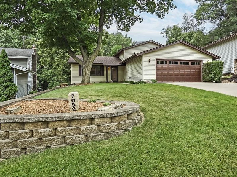 7052 Springhill Cir, Eden Prairie, MN 55346