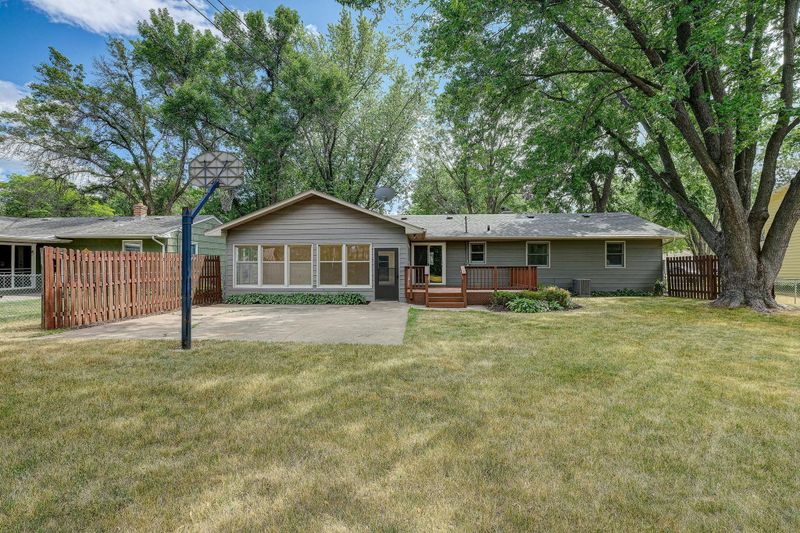 2285 Floral Dr, White Bear Lake, MN 55110