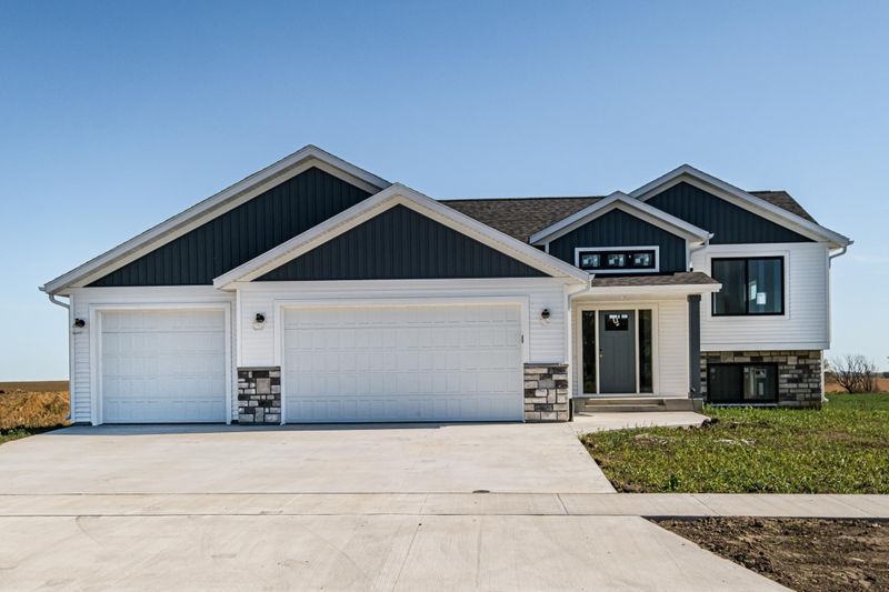424 Spring Day Ave NE, Eyota, MN 55934