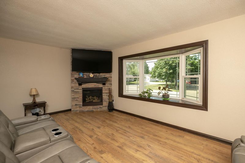 806 Rustic Ln, Wabasha, MN 55981