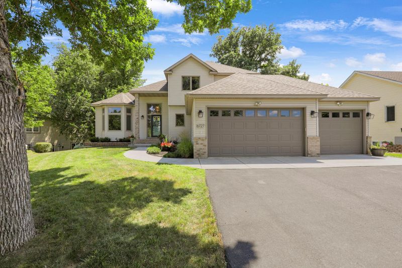 6727 Featherstone Dr, Savage, MN 55378