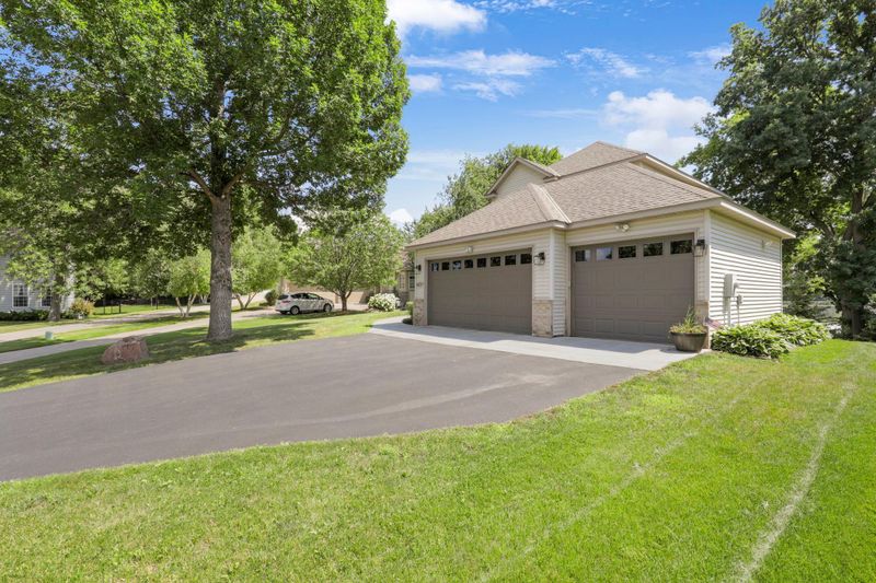 6727 Featherstone Dr, Savage, MN 55378