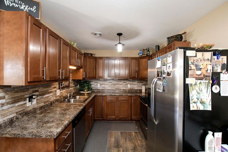 1421 Elsie Dr, Glencoe, MN 55336