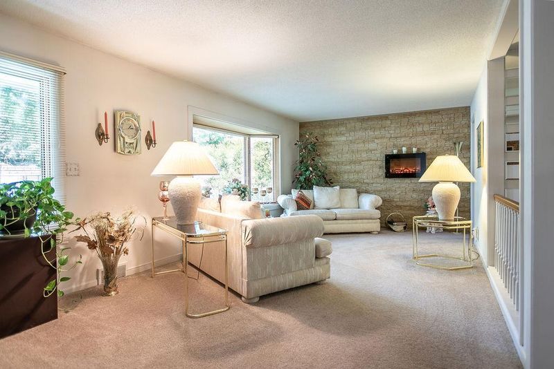 417 John St, Hopkins, MN 55343