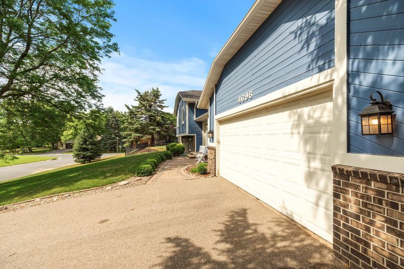 4698 Walden Dr, Eagan, MN 55122