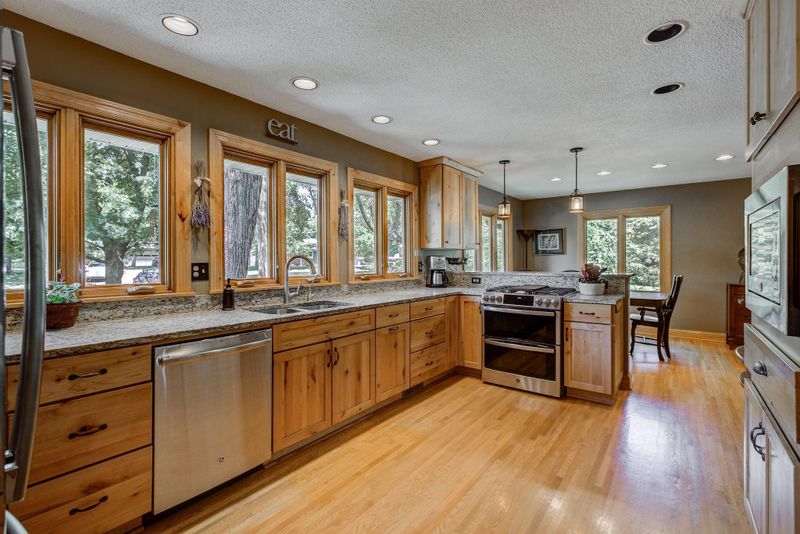 12825 Maywood Ln, Minnetonka, MN 55343