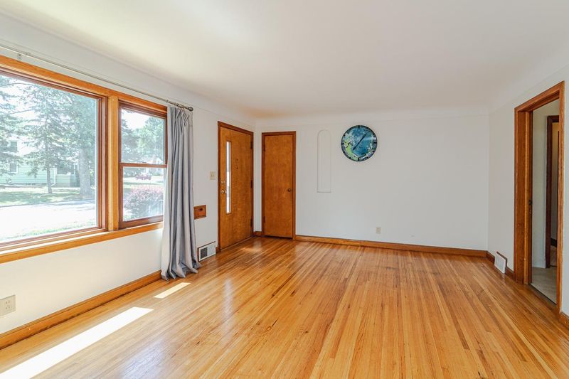 161 Butler Ave E, West Saint Paul, MN 55118