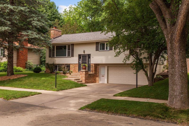 711 28th St NW, Rochester, MN 55901