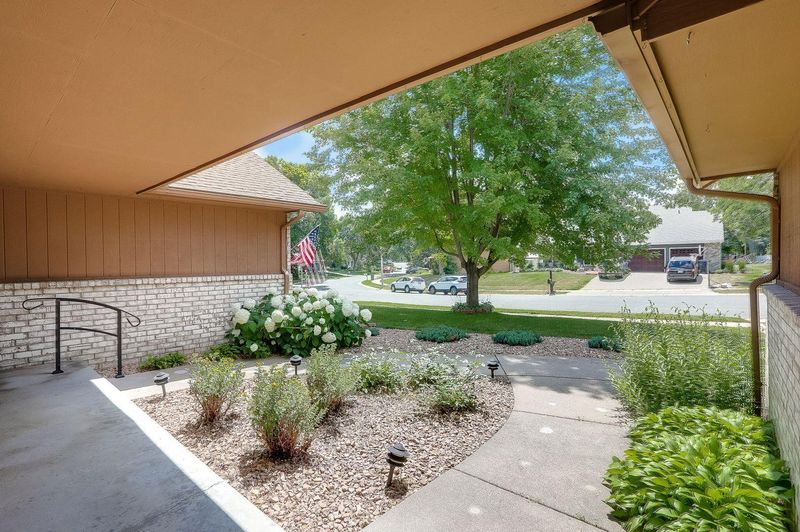 9259 Hyland Creek Rd, Bloomington, MN 55437