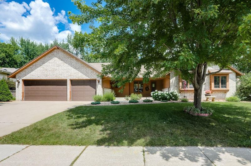 9259 Hyland Creek Rd, Bloomington, MN 55437