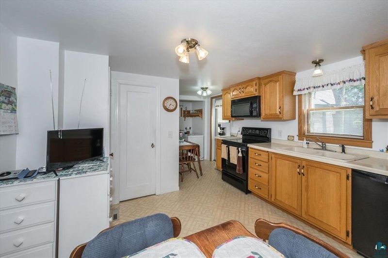 224 Maple Ave, Carlton, MN 55718