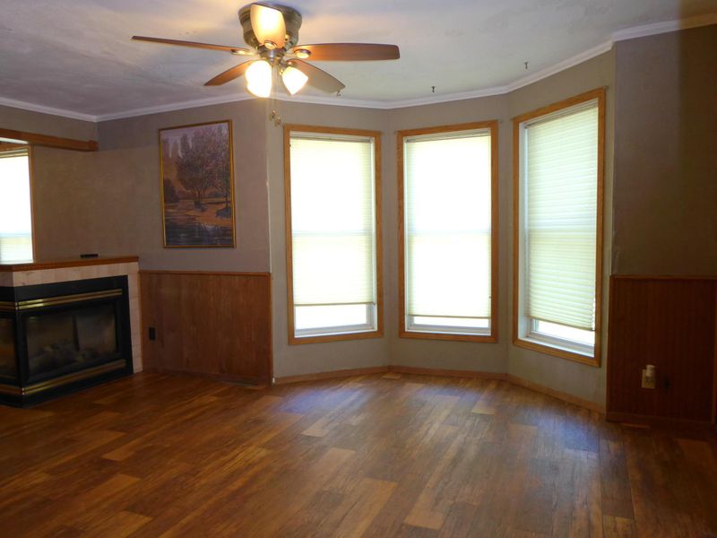 665 12th St, Windom, MN 56101