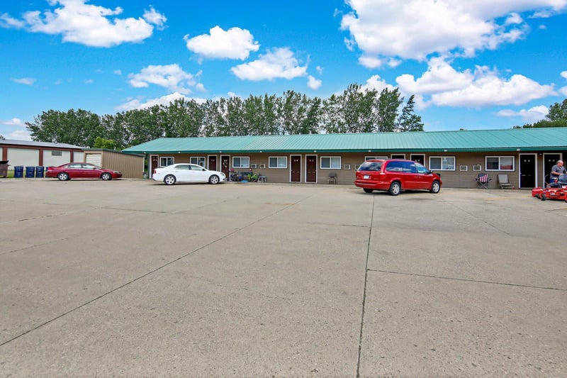 806 W 5th St, Morris, MN 56267