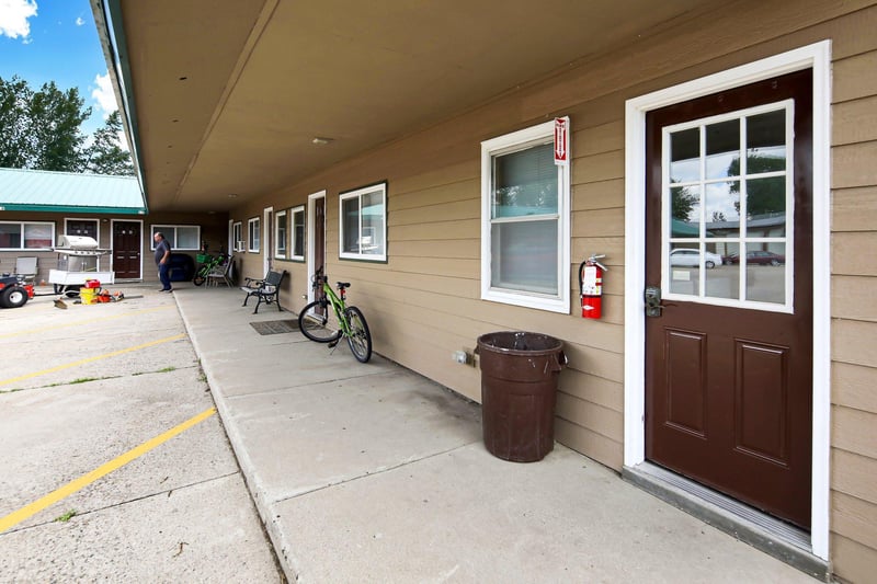 806 W 5th St, Morris, MN 56267