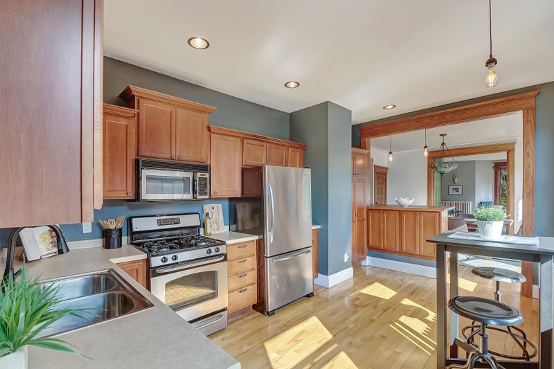 661 5th St E #B, Saint Paul, MN 55106