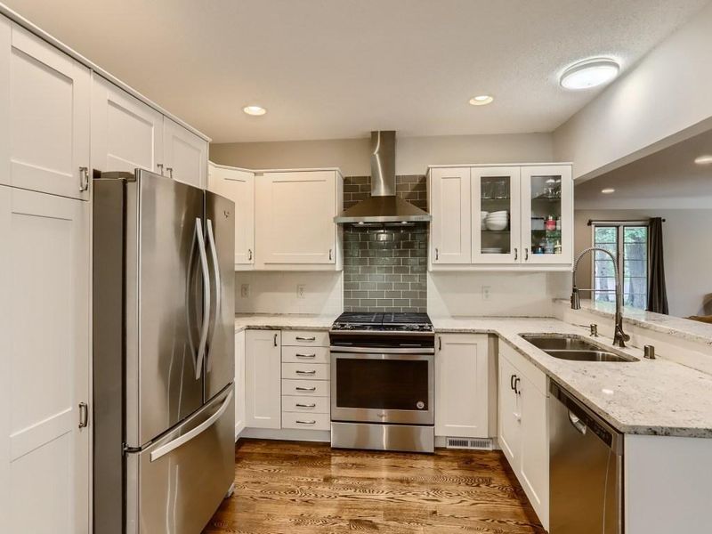 5824 Hansen Rd, Edina, MN 55436