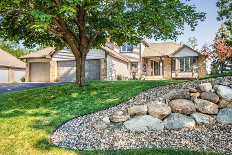 208 Innsbrook Ln, Burnsville, MN 55306
