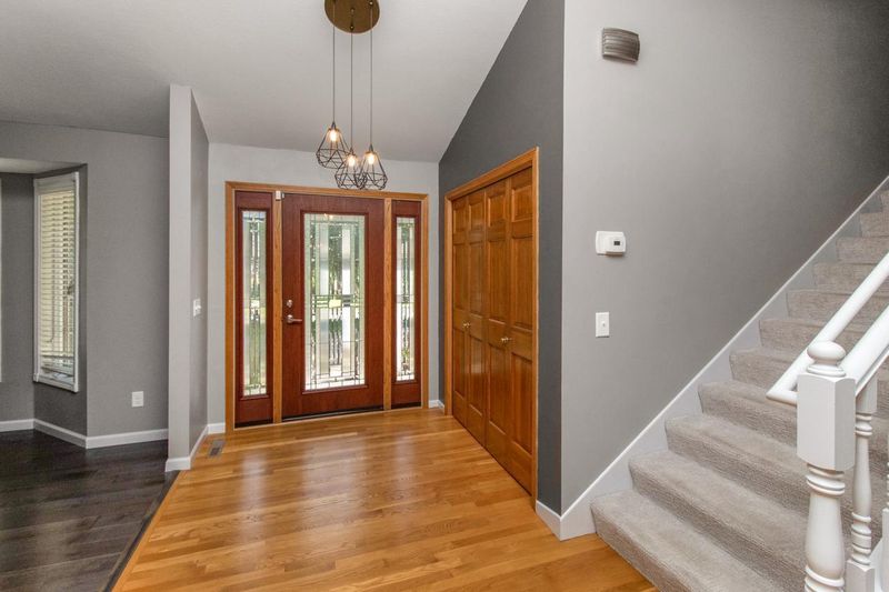 208 Innsbrook Ln, Burnsville, MN 55306
