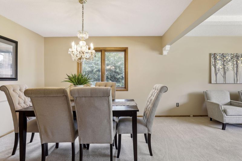 993 Downing St, Mendota Heights, MN 55118