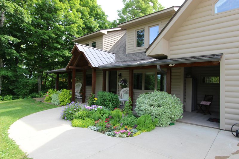 18732 Sugar Laketrail Rd, Cohasset, MN 55721