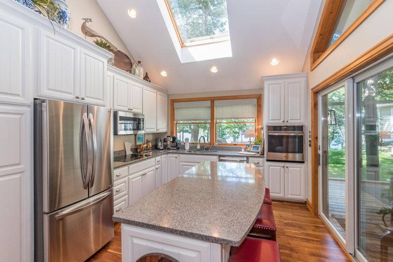 1371 East Pointe Dr, East Gull Lake, MN 56401