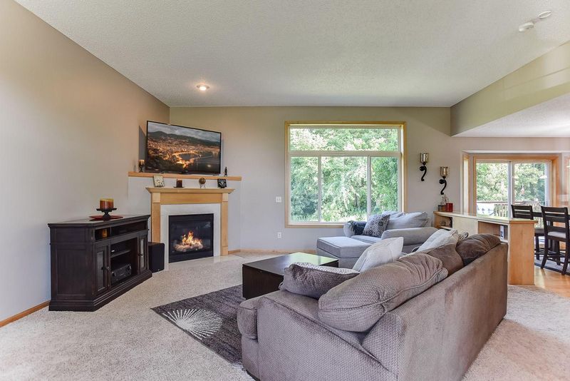 574 Kayla Ln, Hanover, MN 55341