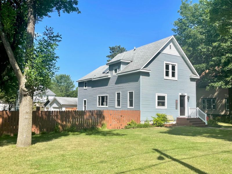 521 13th St SE, Menomonie, WI 54751