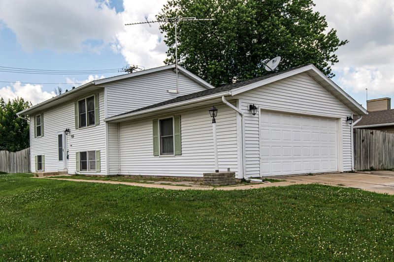 1215 41st St NW, Rochester, MN 55901