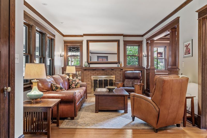 1812 Summit Ave, Saint Paul, MN 55105