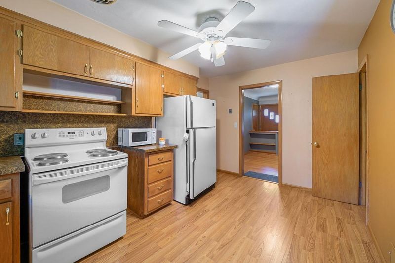 1170 Douglas Dr N, Golden Valley, MN 55422
