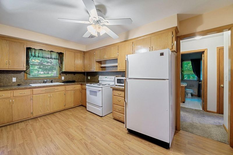 1170 Douglas Dr N, Golden Valley, MN 55422