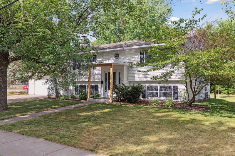 1342 4th St S, Stillwater, MN 55082
