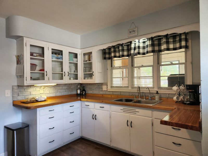 209 3rd St W, Canby, MN 56220