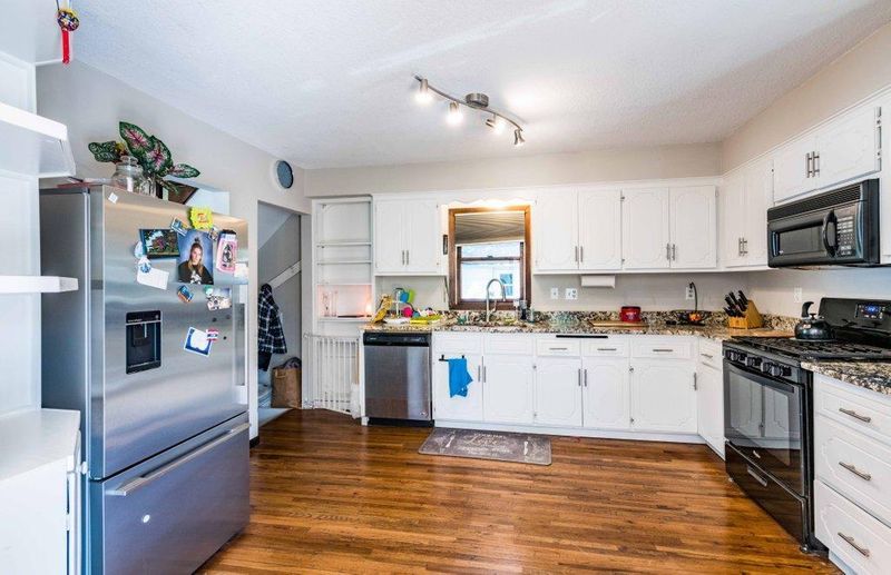 5102 Florida Ave N, Crystal, MN 55428