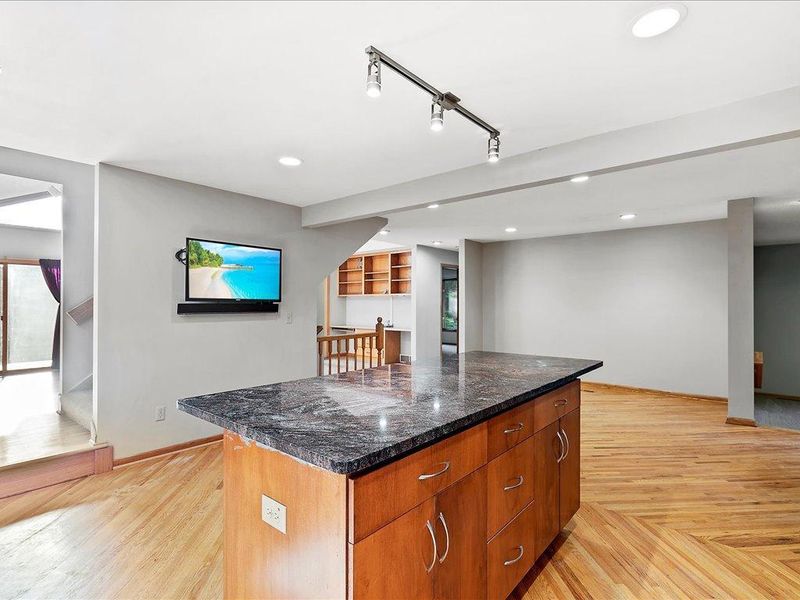 5910 Olinger Rd, Edina, MN 55436